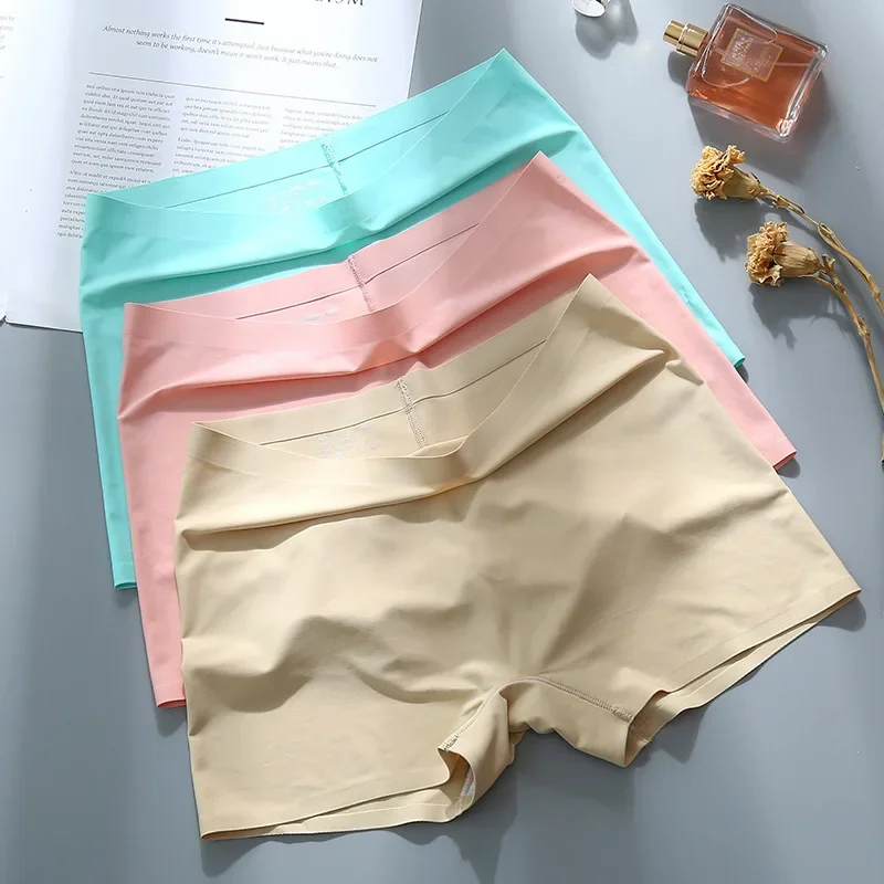 

2023 Ice Silk Seamless Underwear Women's Cotton Crotch Shorts Ladies Safety Pants Four Corners Panty Summer Thin Section