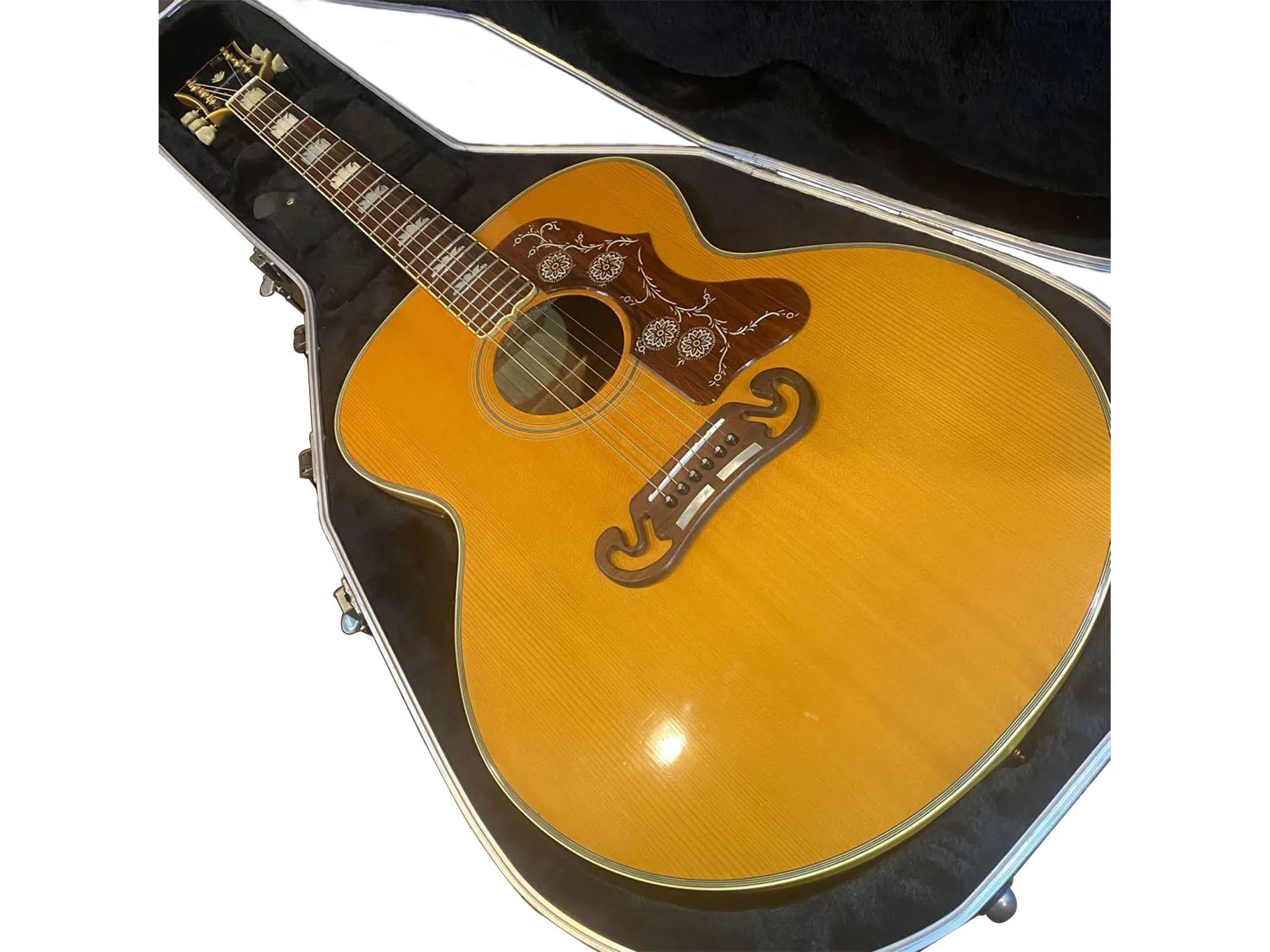 

1991 J-200 ACOUSTIC GUITAR