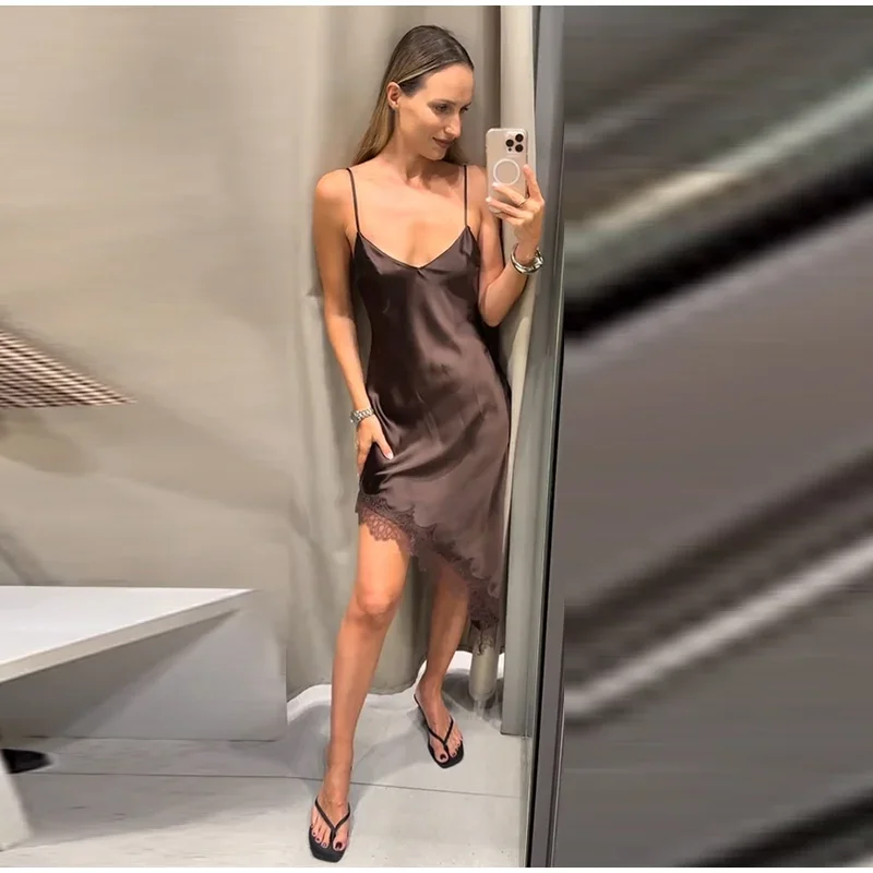 Braunes Satin-Slip-Kleid für Damen, Spaghettiträger, V-Ausschnitt, asymmetrisches Midikleid mit Spitzenbesatz, 2025, weibliche Abendparty, modische Oberbekleidung – Detail 9