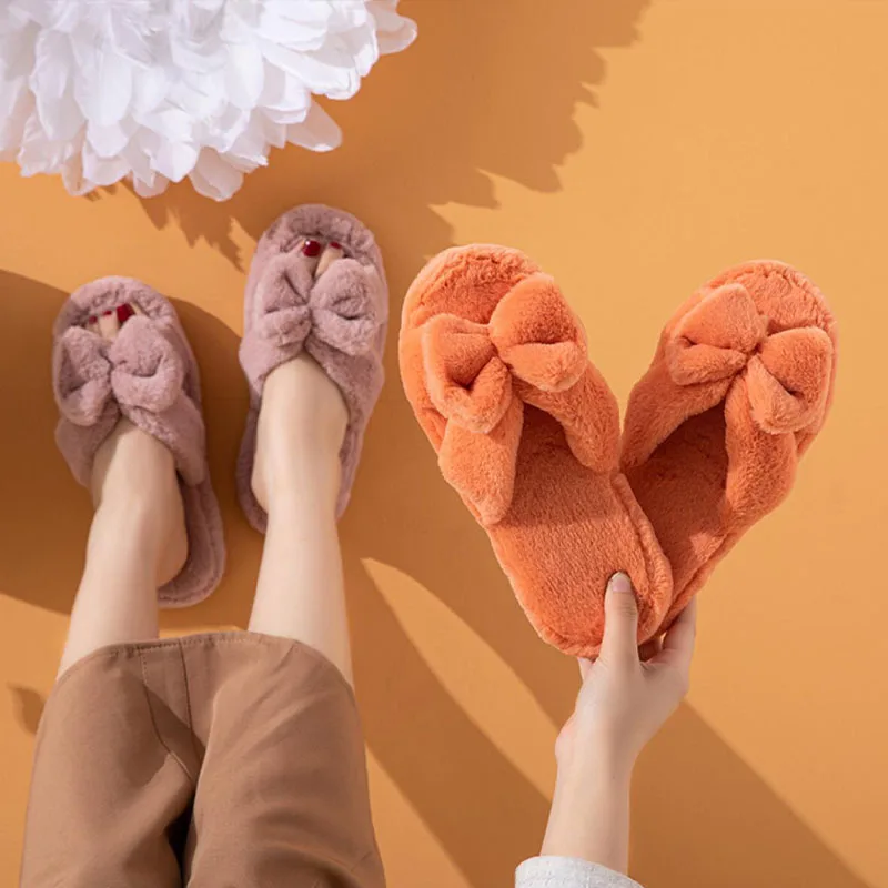 

Зимние Симпатичные плюшевые тапочки с бантом из искусственной кожи 2022, дышащие теплые домашние тапочки, женские пушистые домашние тапочки с мягкой подошвой