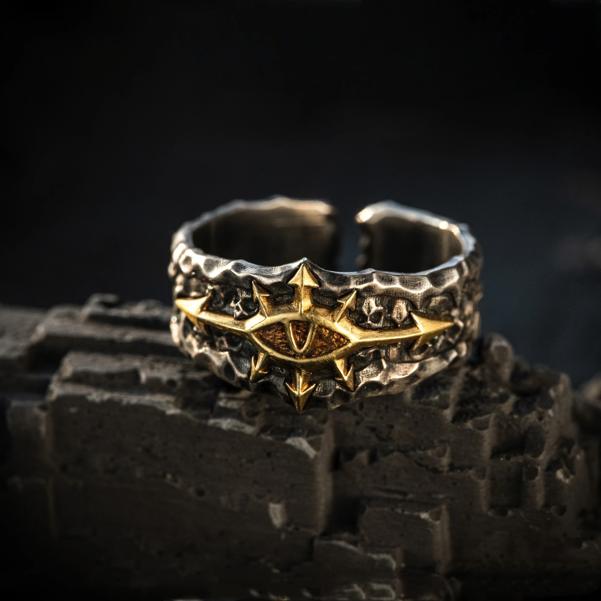Retro The 13th Black Crusade Verstellbarer offener Ring für Männer, Punk, Gothic, edgy Messingschmuck, Warhammer 40K Accessoires, Geschenk für Ihn