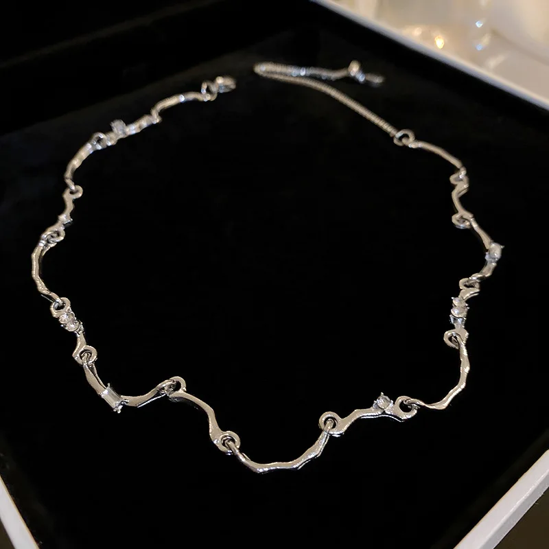 

Cold lic Wave Geometric Stitching Necklace European and American Choker Necklace Women