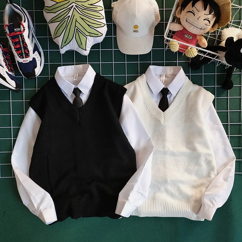 Description Picture 2 of itemSweater Vest Men Vintage Korean Style Cozy Stylish Preppy V-neck Autumn Loose Sleeveless Clothing Knitwear Retro Clothing V09