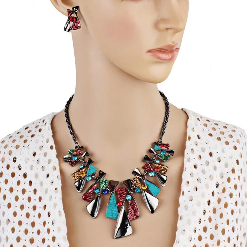 New Charm Alloy Rhinestone Necklace and Earrings Set Ladies Fashion