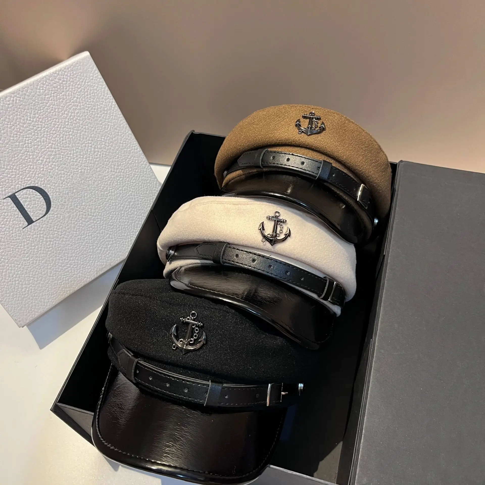 Nouvelle ceinture en laine, chapeau bleu marine, luxe léger européen et américain, mode, cuir anti-âge, casquette chaude, chapeau de journal pour femme_voghion.com