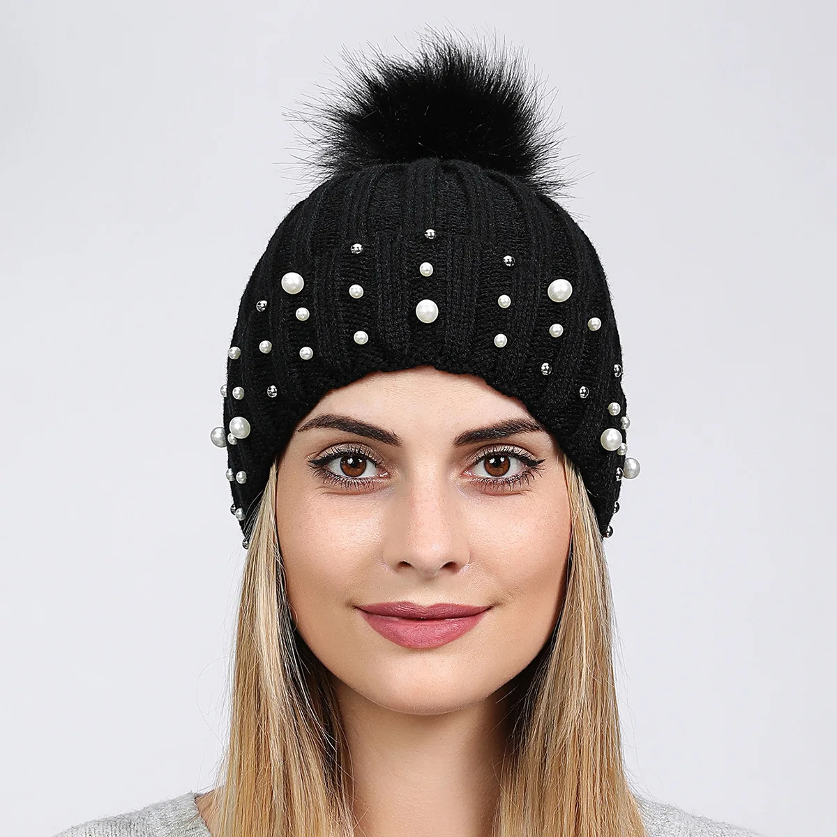 Winter Pearls Knitted Beanie Women Casual Outdoor Warm Cap Female Black White Casual Wool Ball Hat Thickened Versatile Hat 2