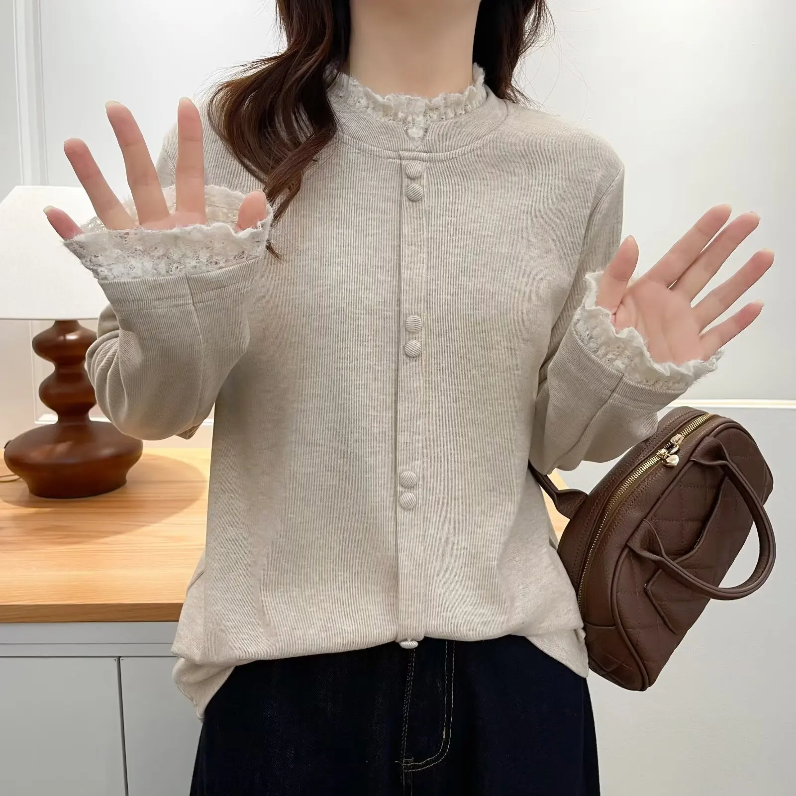 XXXXL Fashion Plus Size Woman Clothing T-Shirt New Autumn And Winter Style V-neck Lace Ruffled Collar Fleece Warm Inner Top 2553