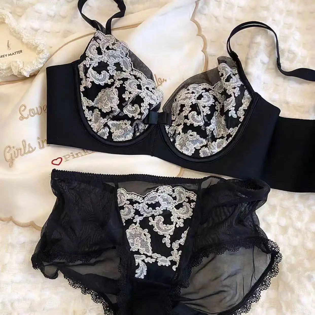 Sexy embroidery lingerie briefs lace large chest small and thin underwear soft steel ring set gathered up and adjusted bra set