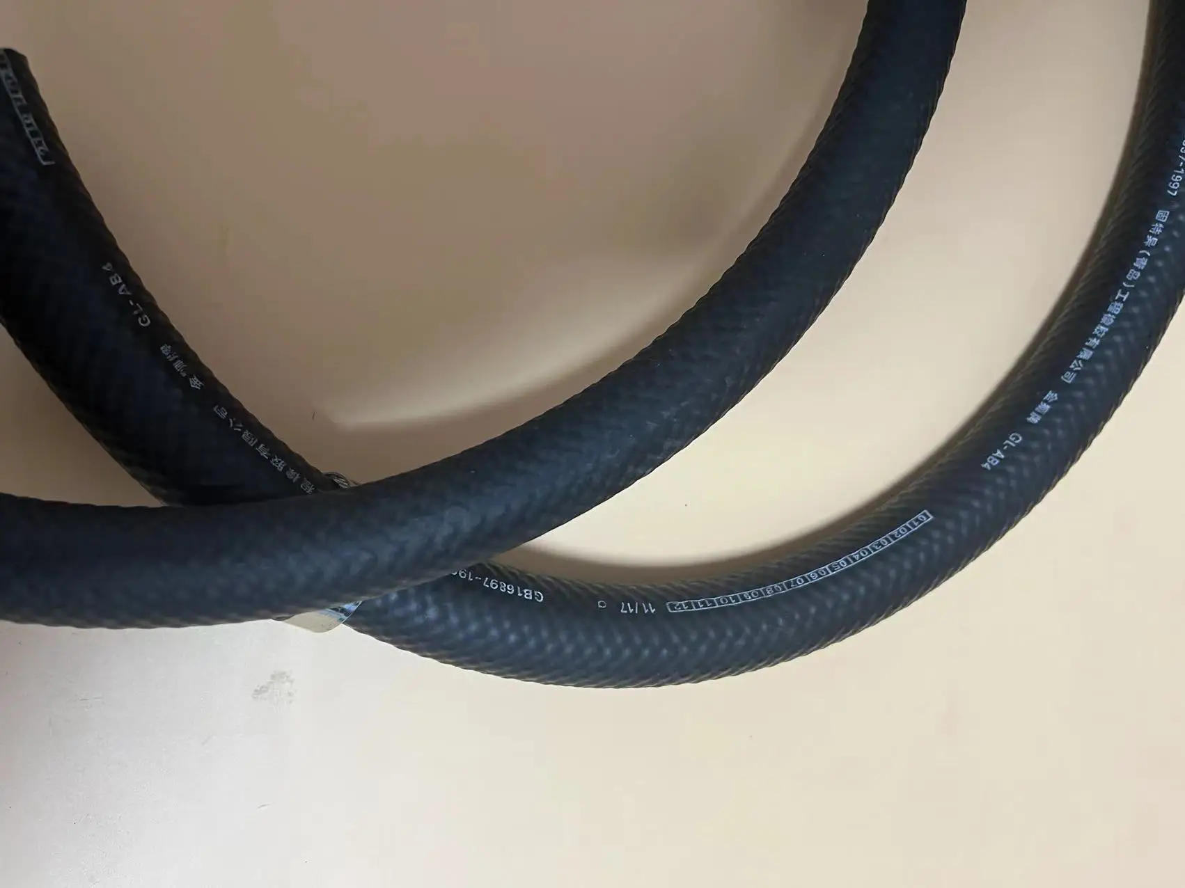 Flexible rubber petrol diesel hose with oil resistance