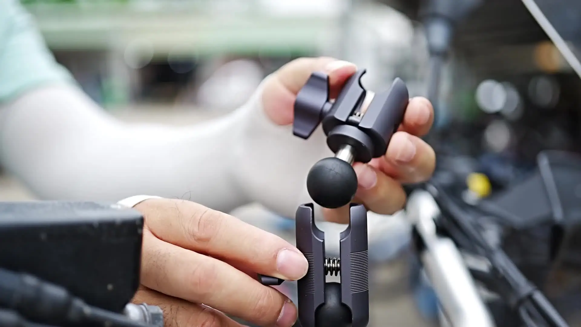 Support Téléphone Moto Universel FANAUE Avec Boule 2,5 Cm - Compatible RAM, Bras Double Prise B, Pour Smartphones 5,8 à 8,6 Cm Sur Vélo & Moto