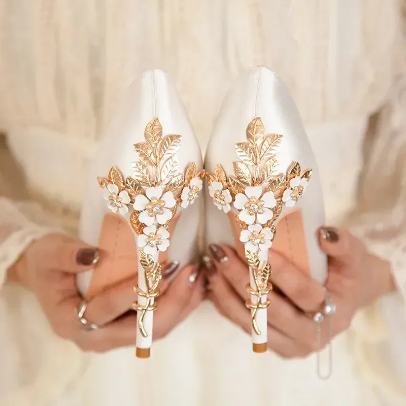 Women's Metal Flowers Stiletto High-heel Shoes Female  Light Luxury Sexy Fashion Wedding Shoes Pointed Toe Satin Single Shoes 2