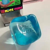 Needoh Nice Cube, jouet sensoriel anti-stress pour l'anxiété et la concentration, cube sensoriel de bureau pour adultes et enfants 1