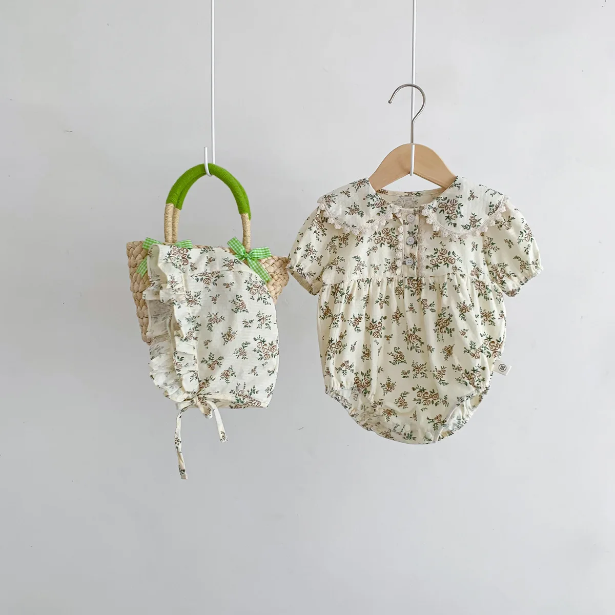 

2023 Summer Baby Short Sleeve Bodysuit Peter Pan Collar Infant Baby Girls Floral Print Romper Jumpsuit Hat Newborn Outfits Sets