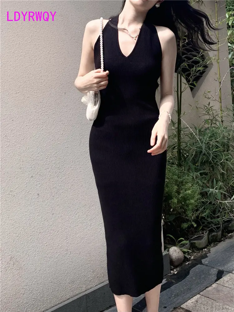 

Платье в гонконгском ретро-стиле с подвесным воротником, Новинка лета 2022, приталенный силуэт с V-образным вырезом, облегающее привлекательное с утечками на спине