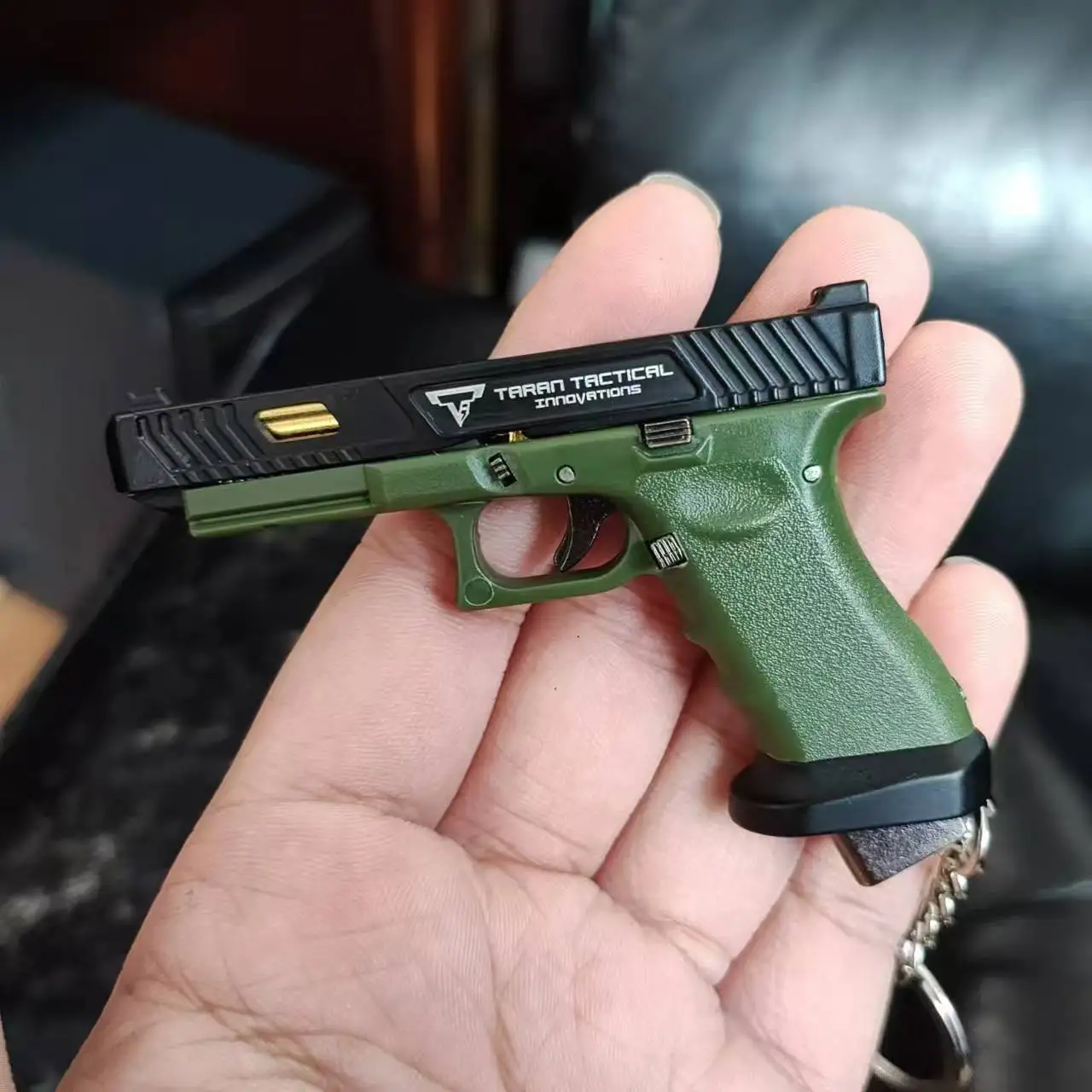 Mini 1:3 Alloy TTI G34 Pistol Model Keychain Detachable Fake Gun Collection Bag Pendants Fidget Toy Party Gift for Adult Boy 6