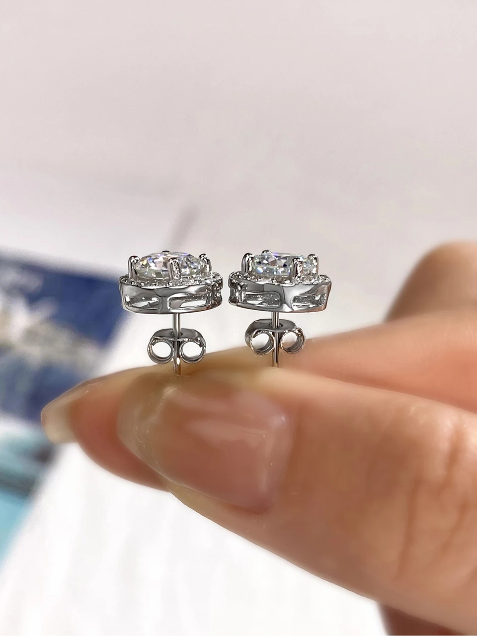 Moissanite Stud Earrings Detail