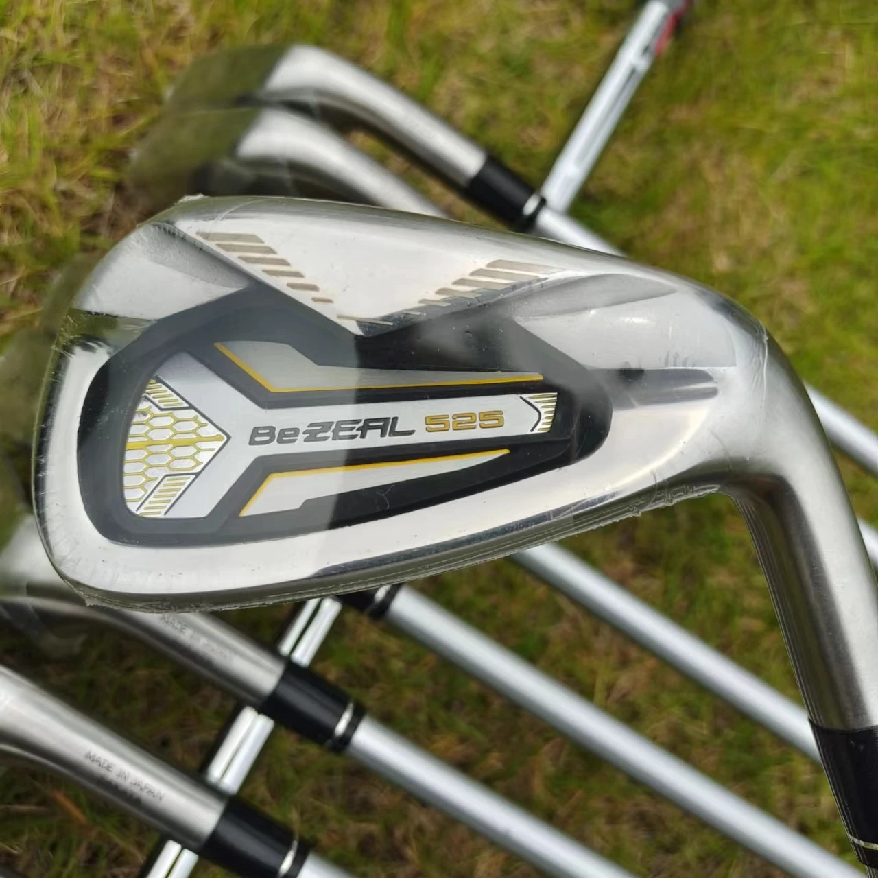 Brand New Honma Golf Clubs Honma Bezeal 525 Series Men's Golf Irons Set
