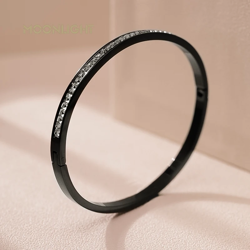 Women's Titanium Steel Bangle Bracelet Classic Round Cubic Zirconia Bangle Fashion Couple Accessories