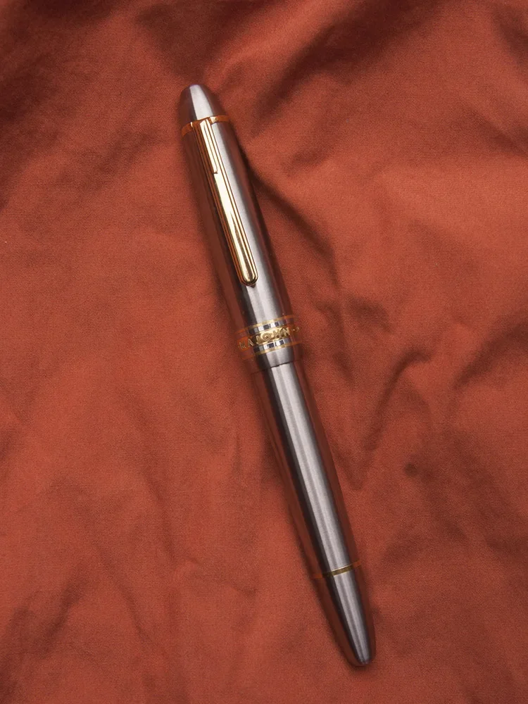 MAJOHN Ti-136 Metal Piston Fountain Pen Titanium Alloy EF/F/M 0.38/0.5/0.7mm Nib Ink Pen Luxuris Writers Office Business Gift 4
