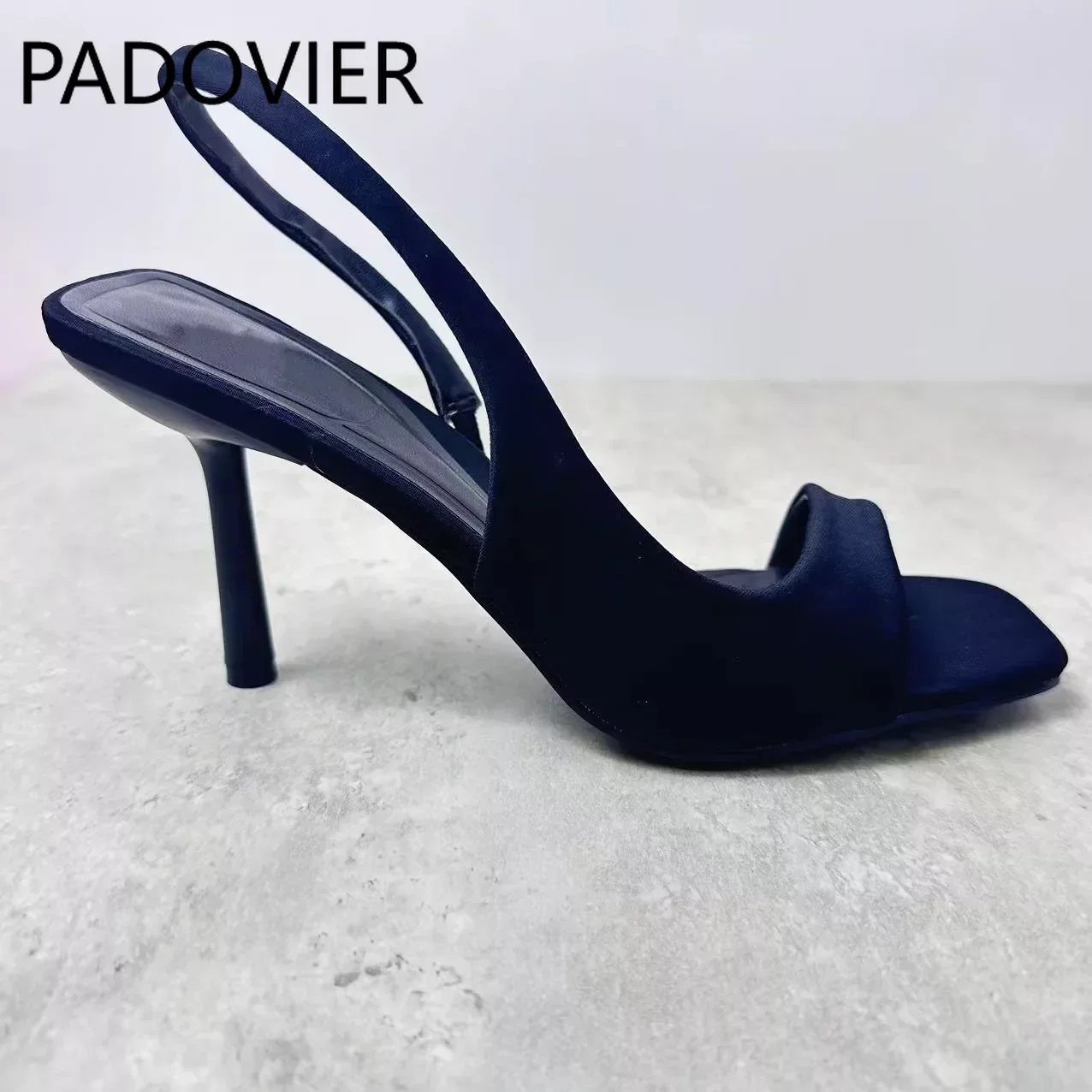 

Женские сандалии и тапочки на высоком квадратном каблуке, лето 2024