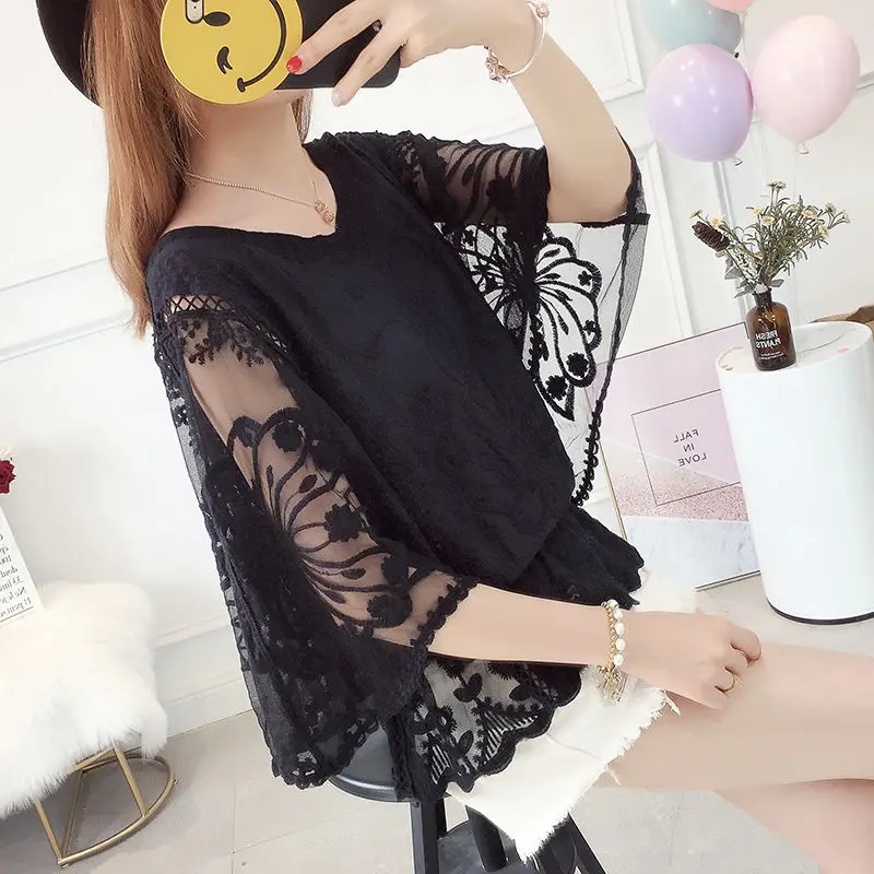 2024 New Summer Temperament High-end Design Sense Fashionable Round Neck Lace Embroidery Commuting Versatile Bat Sleeve Shirt