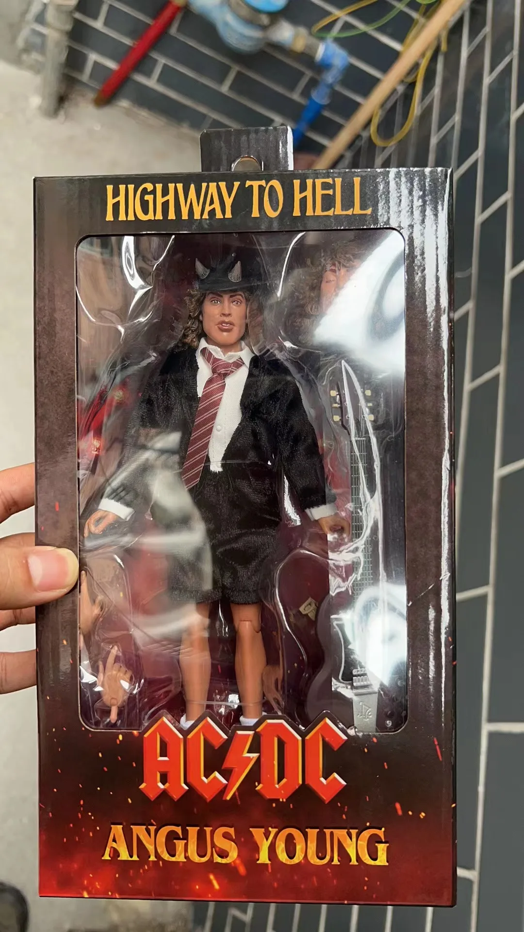 Action Figure NECA AC/DC – Bon Scott 'Highway To Hell', 20 Cm, Snodabile Con Accessori, Collezionabile