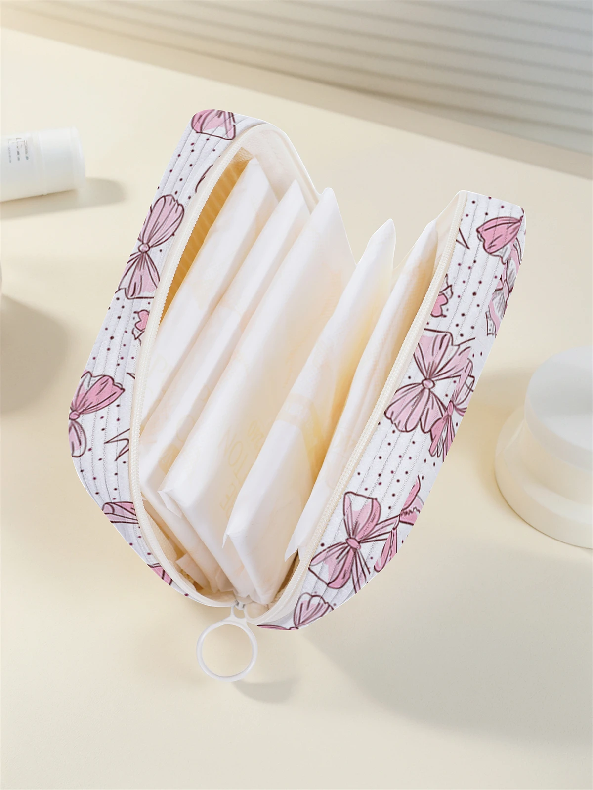 Butterfly pattern printed sanitary napkin storage bag, women's lightweight tissue bag, sanitary tissue bag