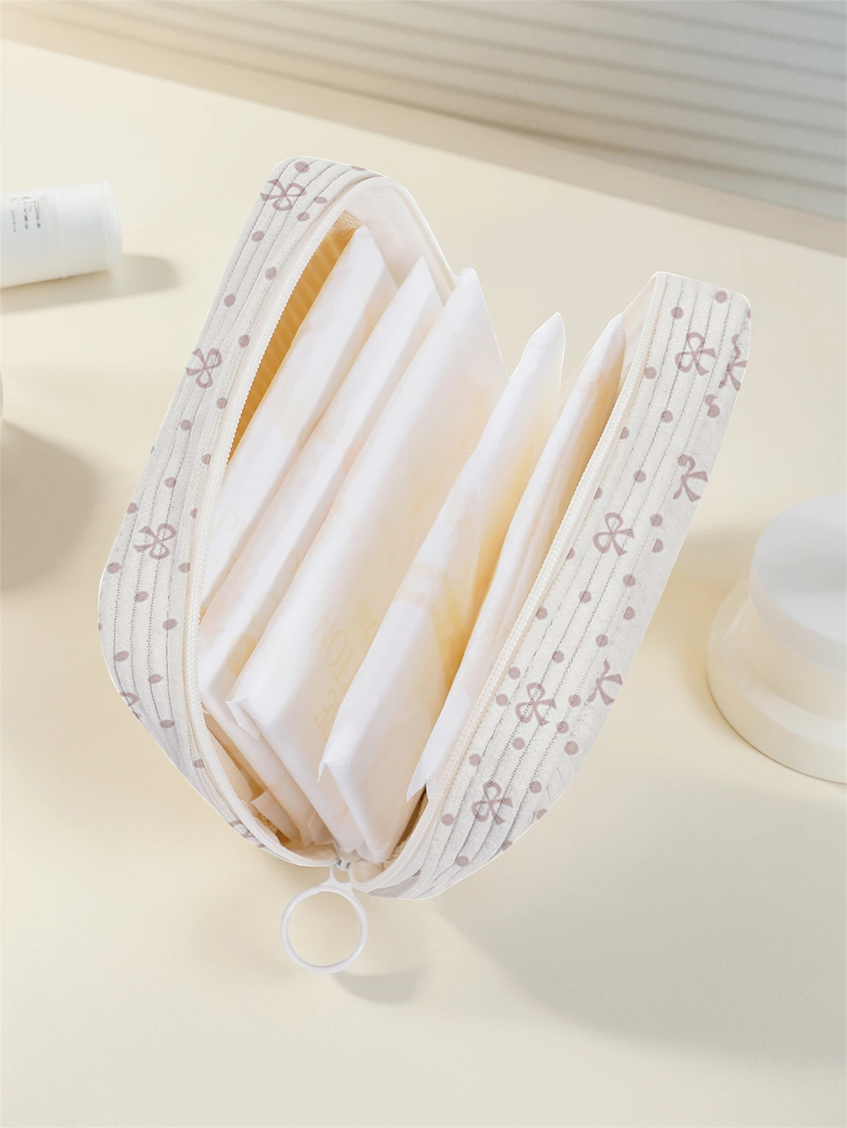 Butterfly pattern printed sanitary napkin storage bag, women's lightweight tissue bag, sanitary tissue bag