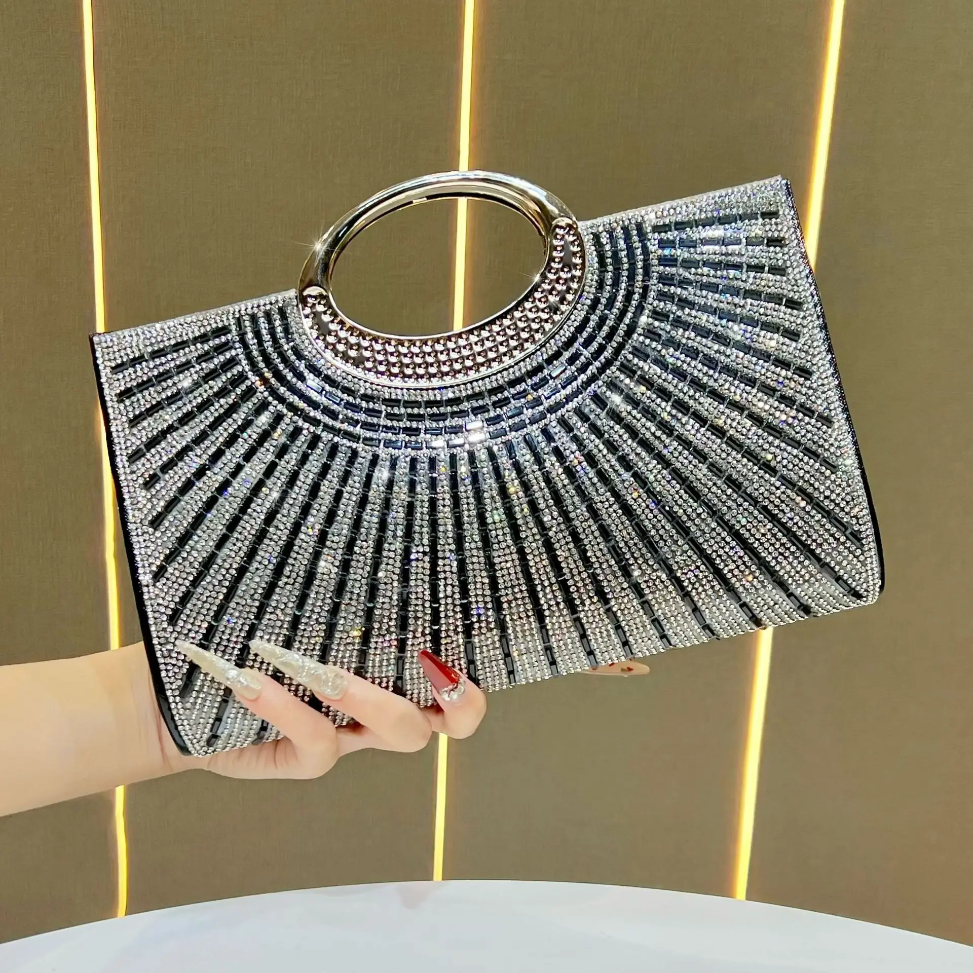 Retro Diamond Evening Clutch Bag With Chain Strap For Women_voghion.com
