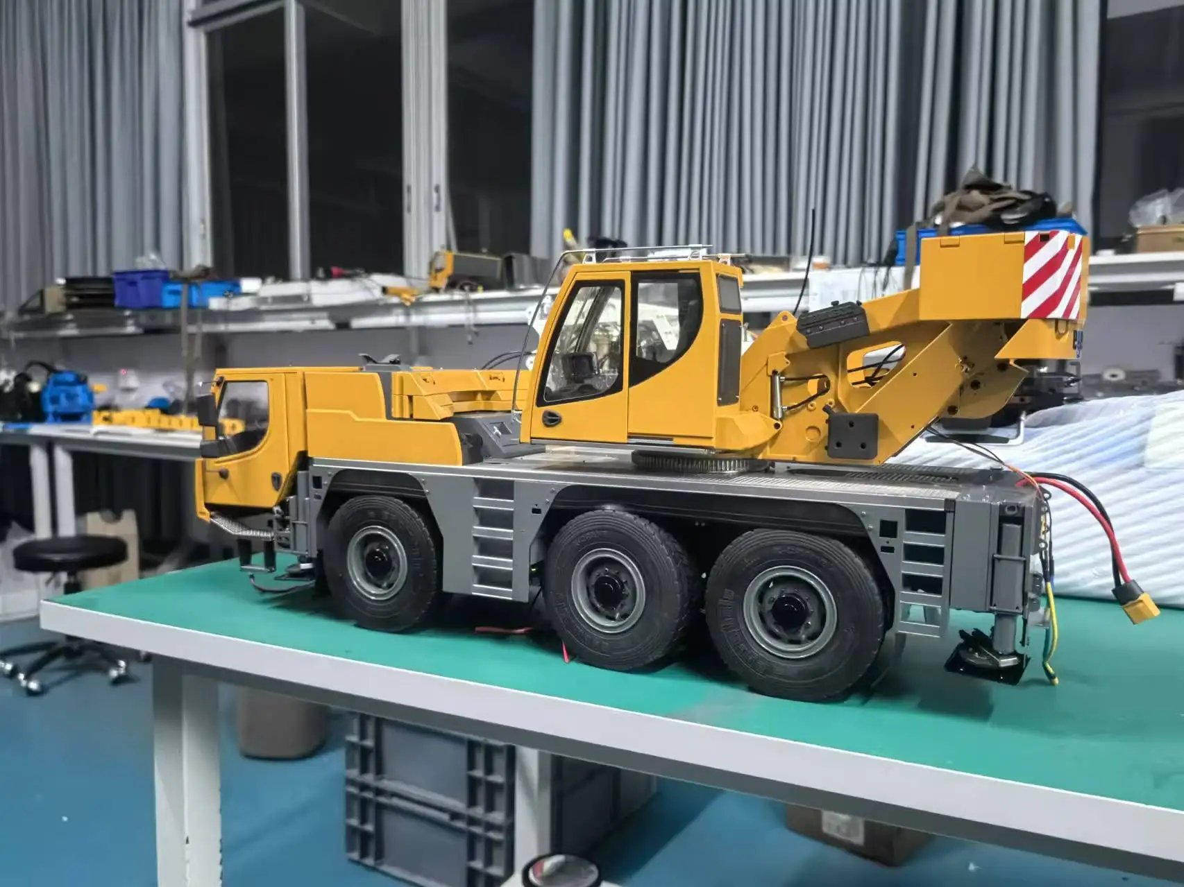 Deposit of Toy 1/14 Eyewhale D1050 RC Crane Radio Control Heavy Machine Constructions Vehicle Painted Assembled Truck Car Model 2
