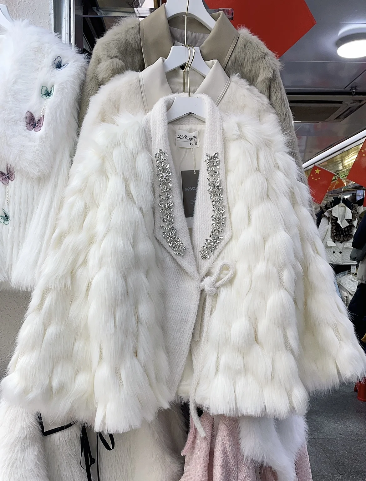 Heavy Industry Rhinestone Temperament Imitation Fox Fur Fur Coat Women 2023 Winter Fashion V-neck Young Plush Coat Female