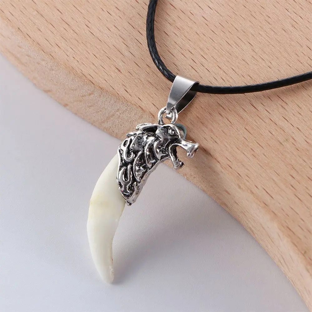 Elegant Boy Hot Sale Wolf Tooth Necklace Fashion Titanium Steel Domineering Pendant