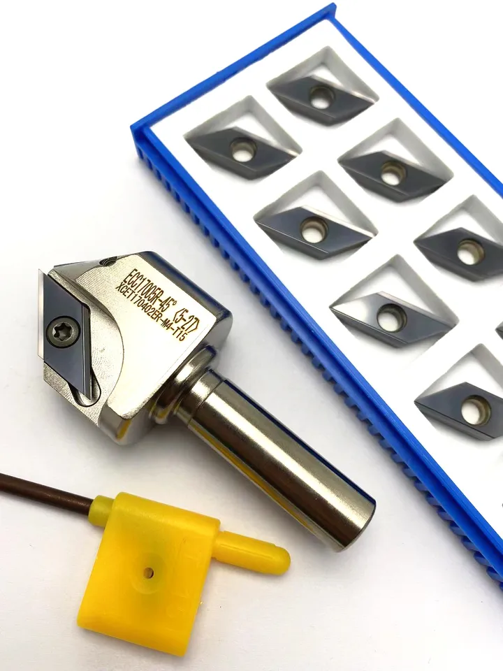 Outil De Chaneinage Avec Outils D'insertion En Carbure