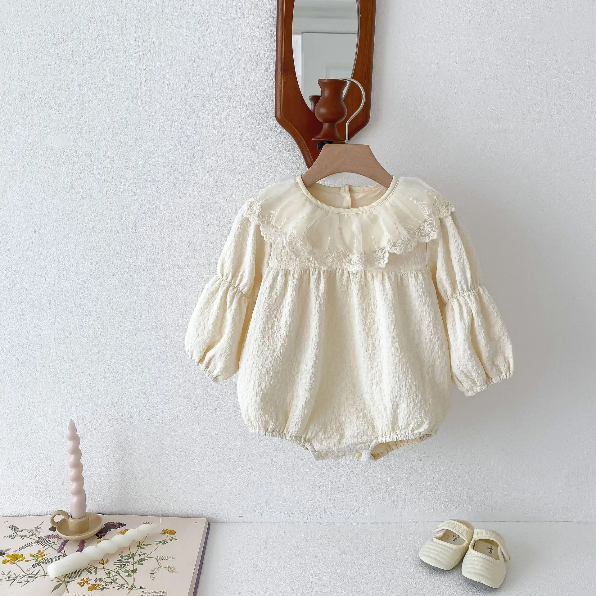 Einfarbig Nette Baby Mädchen Strampler Lange Ärmeln Neugeborenen Overall Frühling Herbst Mode Spitze Kleidung Taufe Party Kleidung – Detail 6