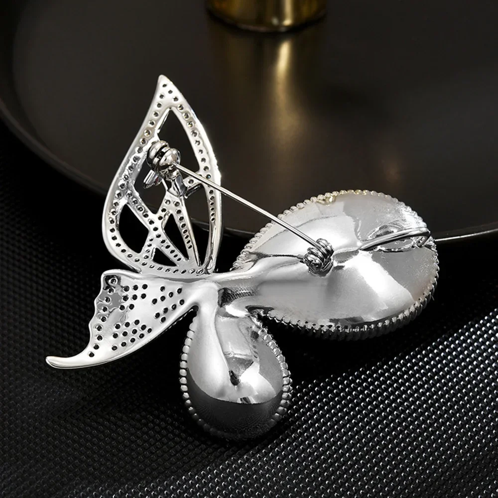 Exquisite Butterfly Sapphire High-end Women's High-end Luxury Niche Classic Hollow Design Suit Coat Pin Decoration Office Party