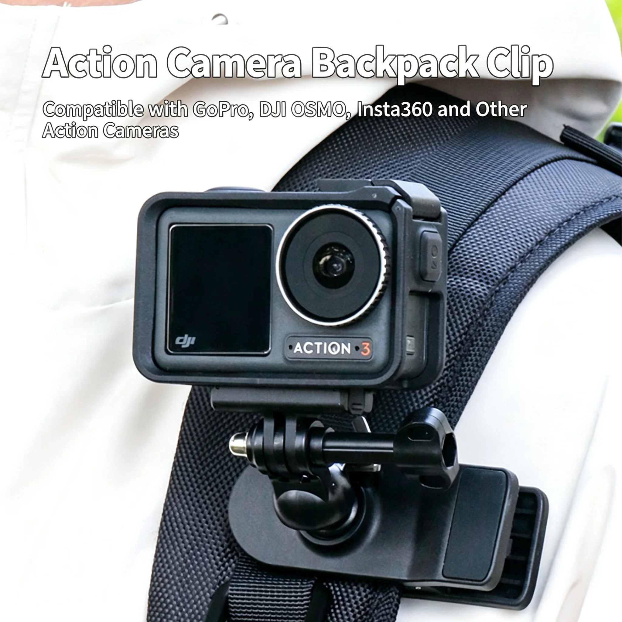 Gros plan sur le clip de fixation universel pour sac à dos, montrant son mécanisme de verrouillage compatible DJI et Insta360.