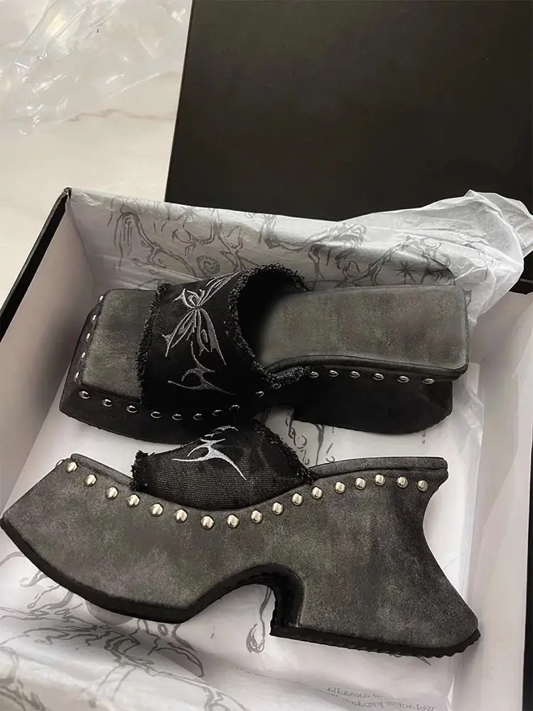 BKQU Brand 2024 Summer Trend Punk Studded Slippers Women's Embroidery Super Platform Platform Shoes Cossacks 9.5cm