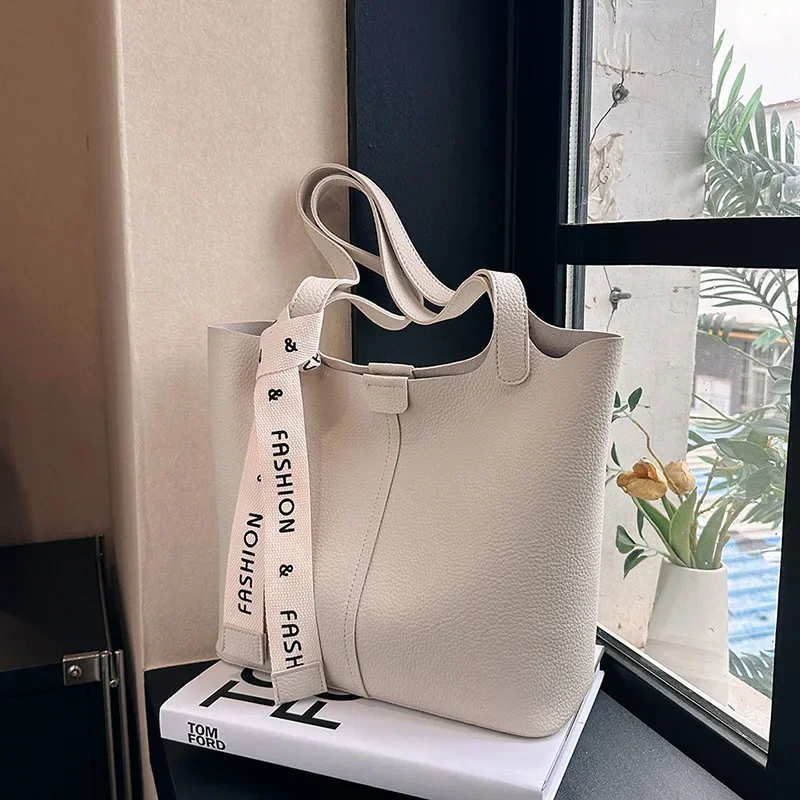 French Minority Simple Large Capacity Commuter Tote Female 2024 New Fashion All-Matching Soft Leather Shoulder Large Bag