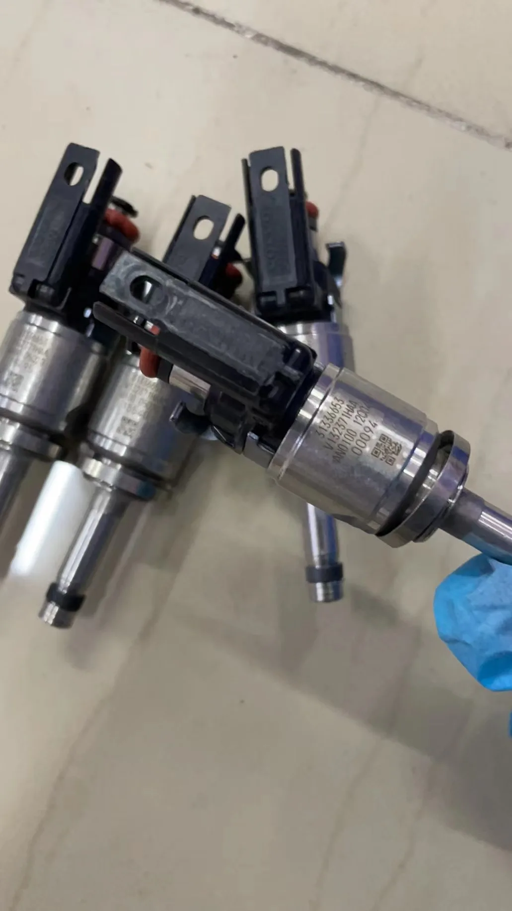 4pc High quality Fuel Injectors OE 31303495 suitable for Volvo XC60