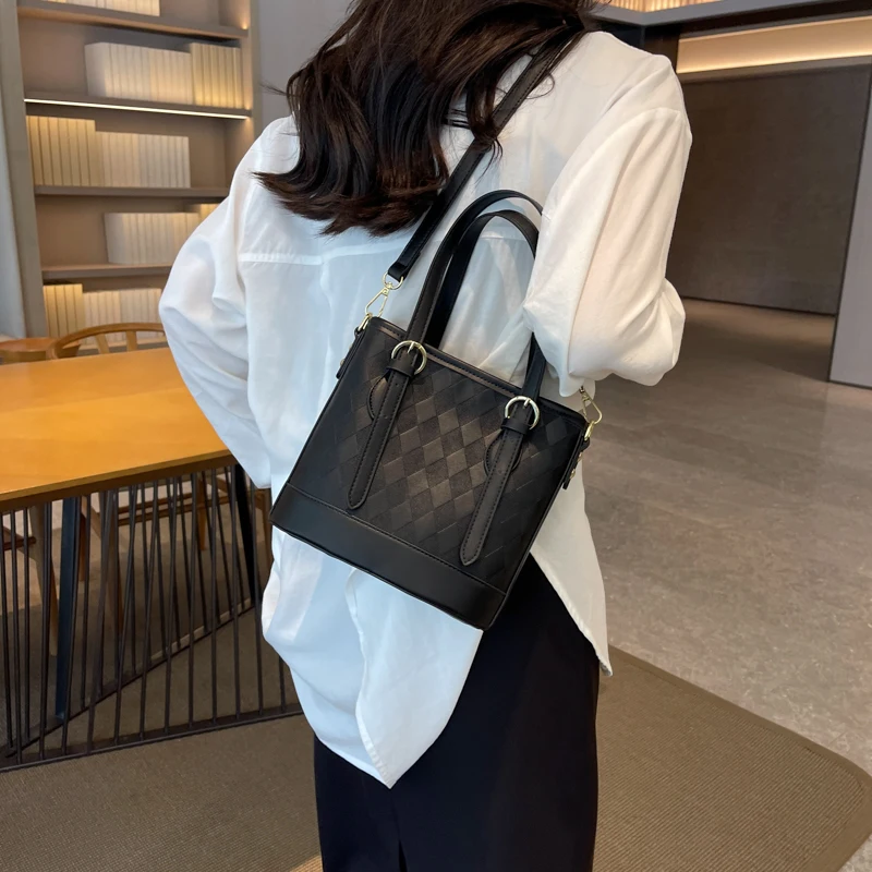 

Новое старшее чувство Лето Плед PU Кожа Single Плечо Crossbody Сумка Мода Простой Повседневная Дамы Сто Commuter Ведро Сумки