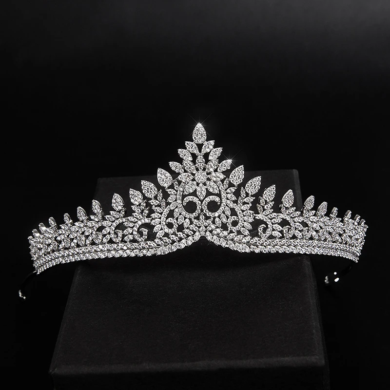 

YYSUNNY Luxury Crystal Ladies Flower Tiara and Crown Bridal Wedding Hair Jewelry Accessories Christmas Gift Headpiece for Women