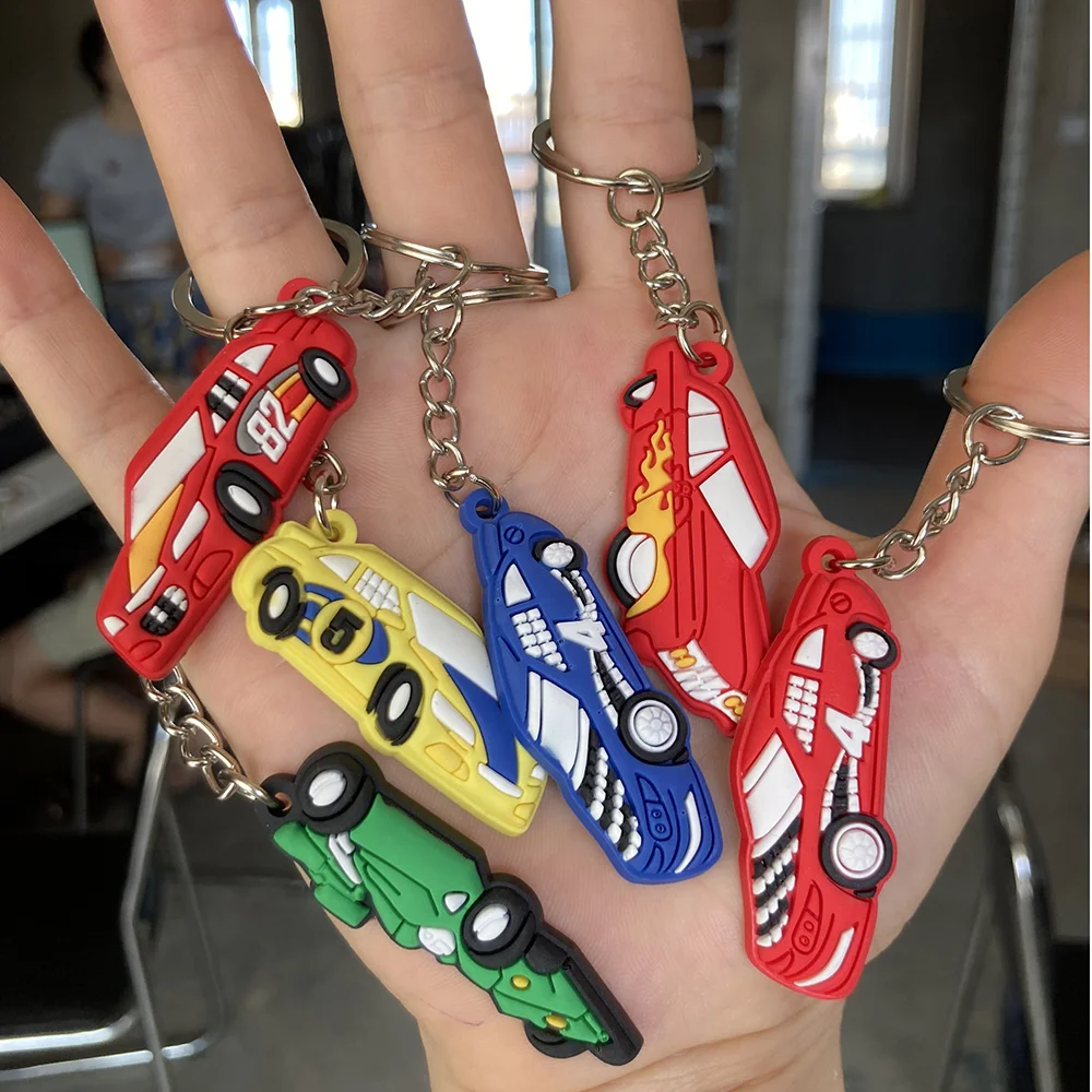 1 pz portachiavi in PVC 6 colori di ciondolo portachiavi a forma di auto portachiavi colorato portachiavi adatto per ragazzino regalo giocattoli per bambini  36