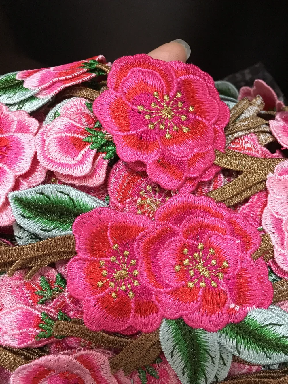 Gute Qualität Große Bestickte Pflaume 3D Blossom Floral Patches Applique Charming Spitze Stoff Scrapbooking Nähen Auf Blume Patches – Detail 3