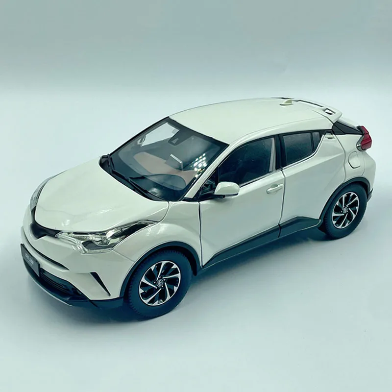 

Diecast Alloy 1:18 Scale IZOA Luxury SUV Car Model White Red Adult Classic Collection Display Ornament Gift Souvenir