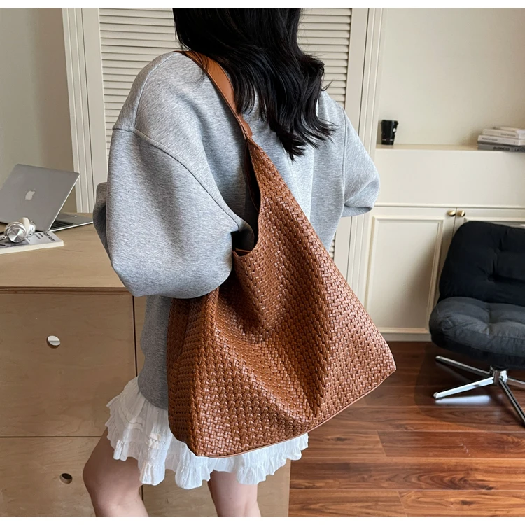 Fashionable Large Capacity Woven Tote Bag Single Shoulder Bag Handbag Simple Design Summer 2025 New Arrival from Mainland