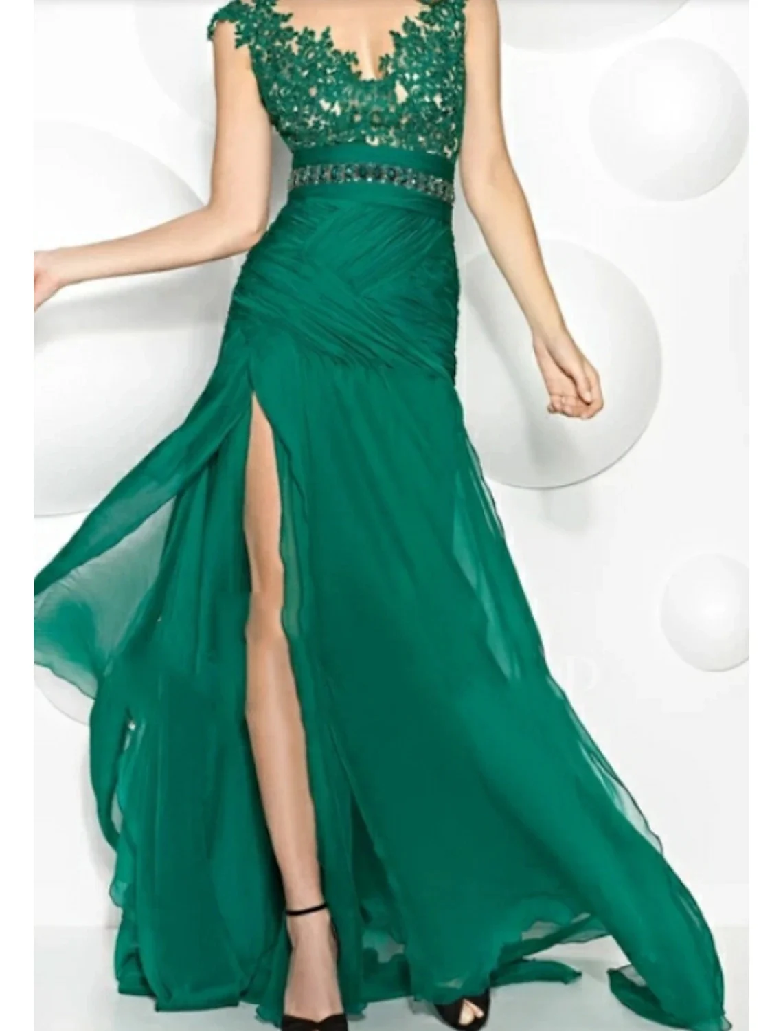 

Green A-Line Mother of the Bride Dress Wedding Guest Prom Formal Occasion V Neck V-Back Sleeveless Floor Length Chiffon