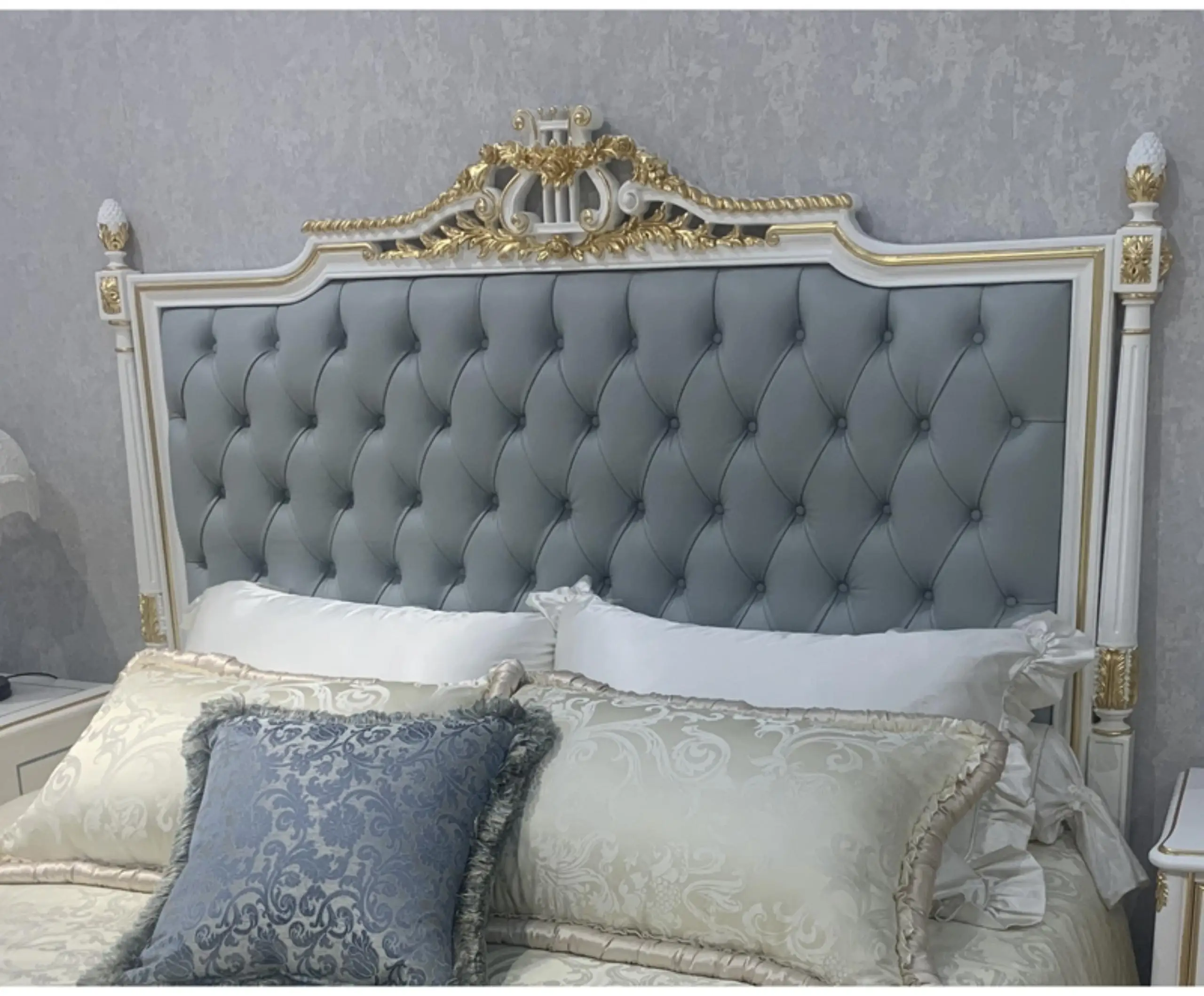 

French European Style Solid Wood Carved Harp Pattern Gold Foil White Retro Princess and Rince Bed