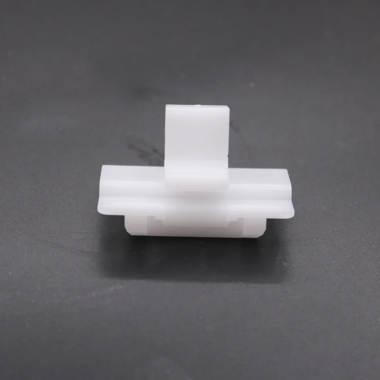 MYBA-S 4 X White Plastic Clip-On Side Skirts Mounting Clip For Mercedes-Benz CLS, E-Class