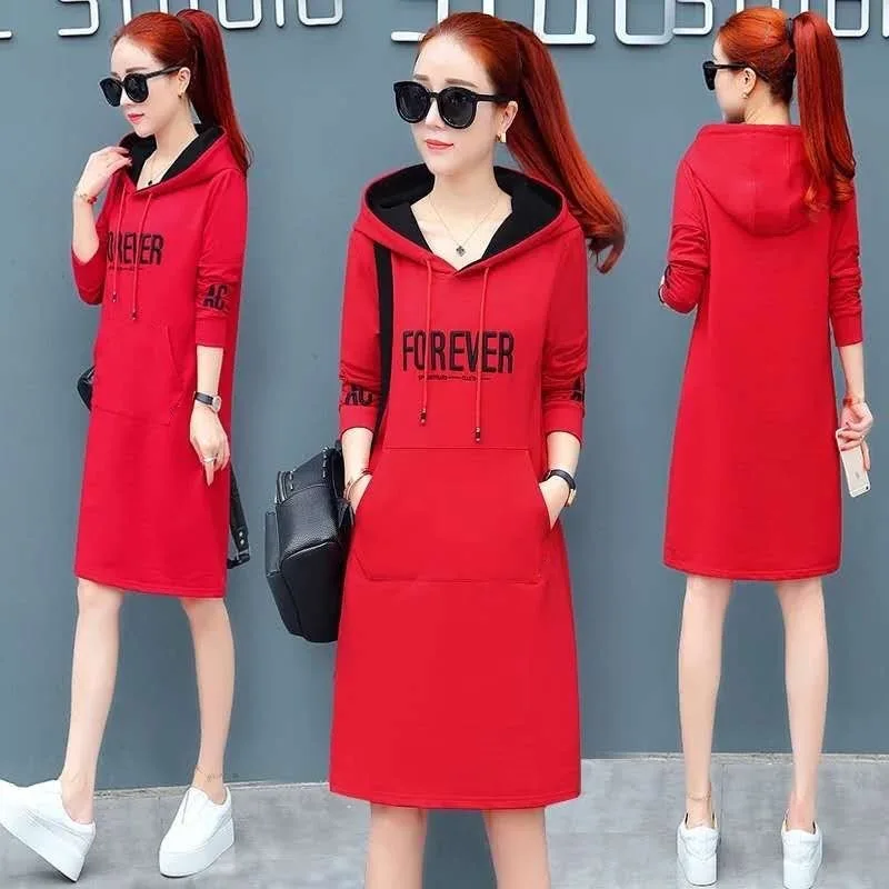 فستان ميدي بغطاء للرأس وأكمام طويلة من الصوف السمي...