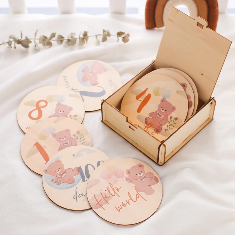 

Bear Wooden Writable Photography Prop Baby Cartoon Milestone Baby Gift Box Shooting Accessories Wooden Card Baby Accessory Gifts